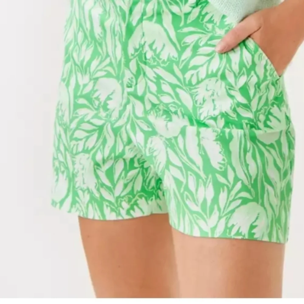 Lilly Pulitzer Green Tropical Print Cotton Shorts Size 2 Resort Prep